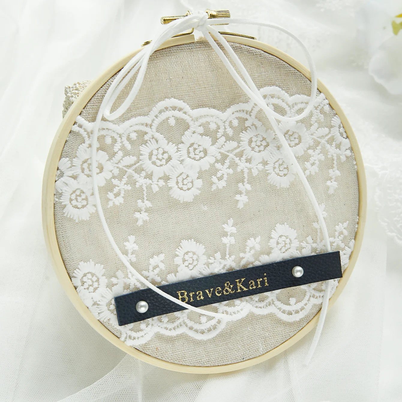 Coussin alliance monogramme doré tulle