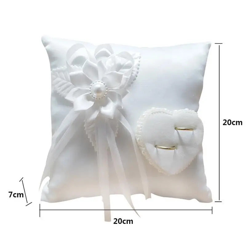 Coussin d'alliance mariage satin blanc cœur perlé