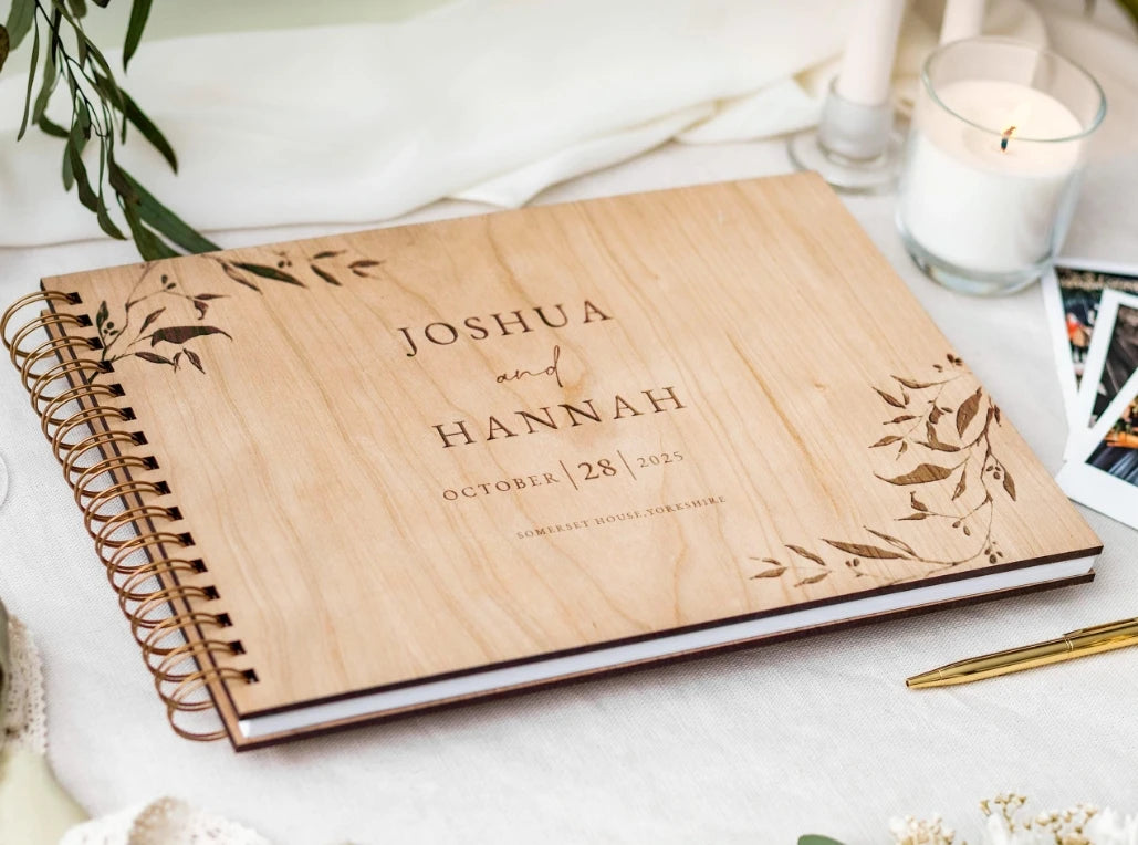 Livre d'Or Mariage Bois Gravé Feuillage — vue 6