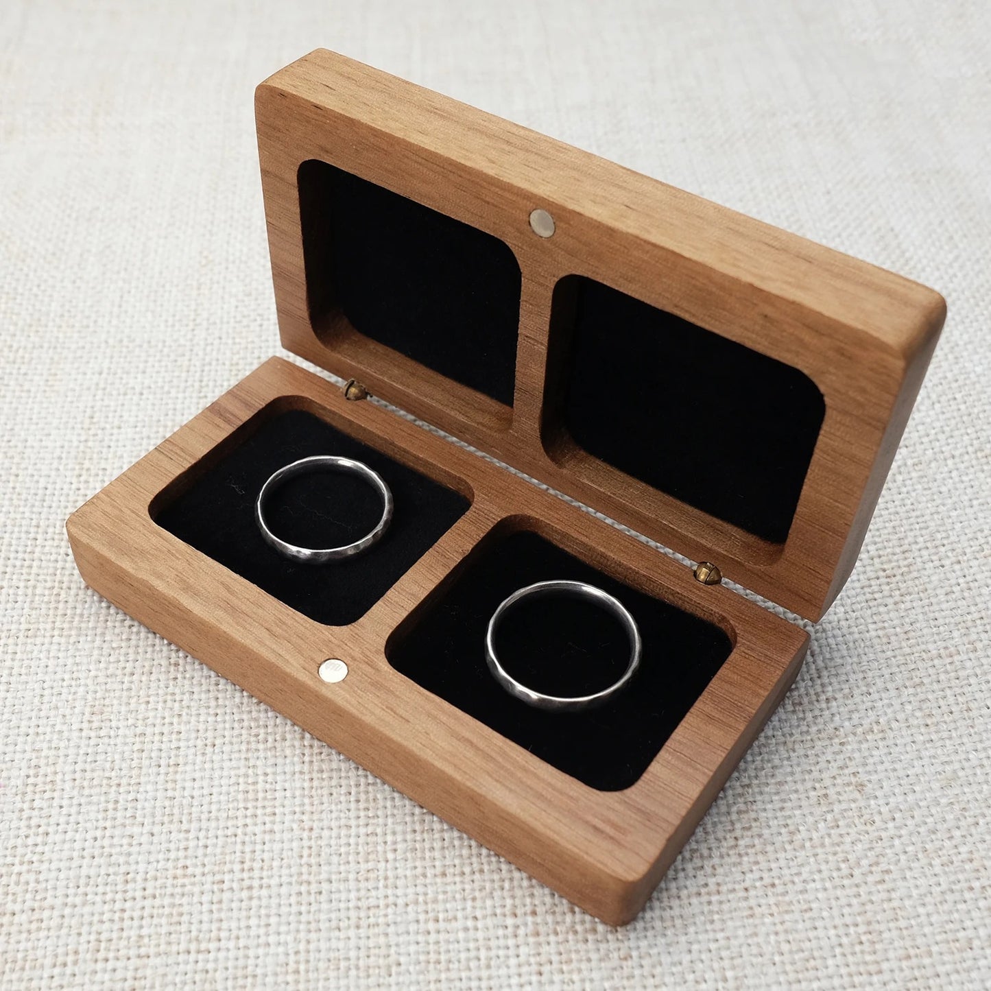 Porte alliance pour mariage bois personnalisé