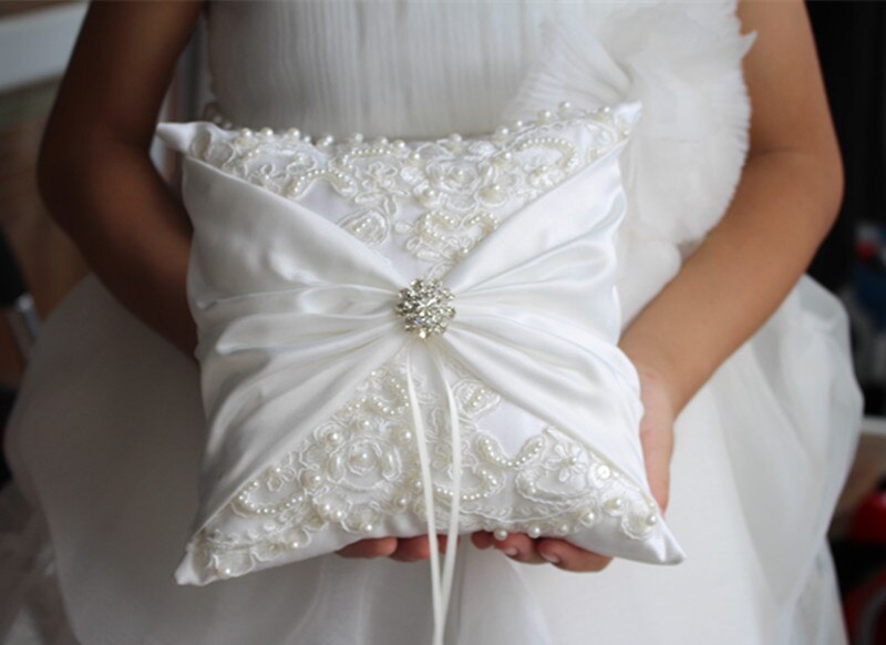 Coussin alliance dentelle blanc