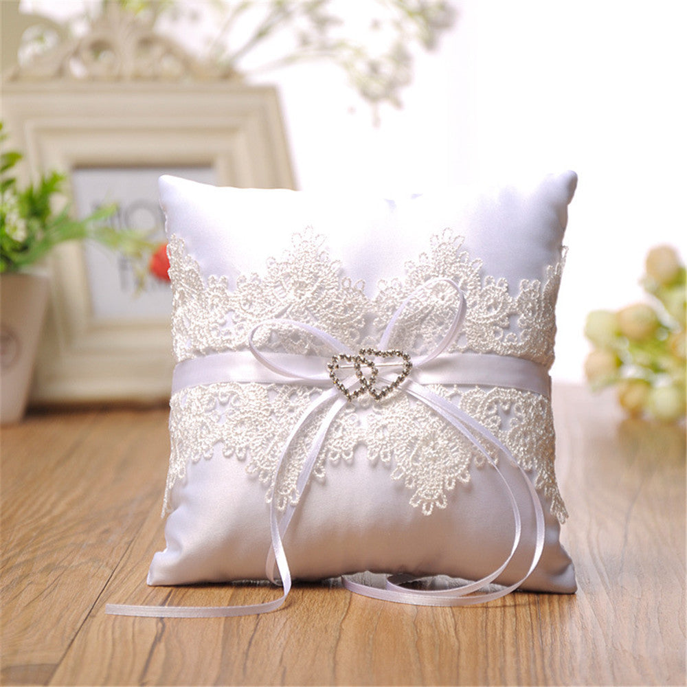 Coussin alliance dentelle