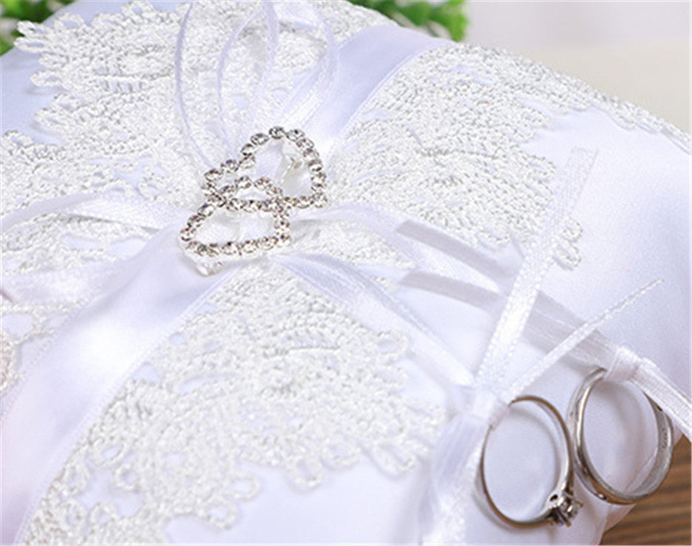 Coussin alliance dentelle