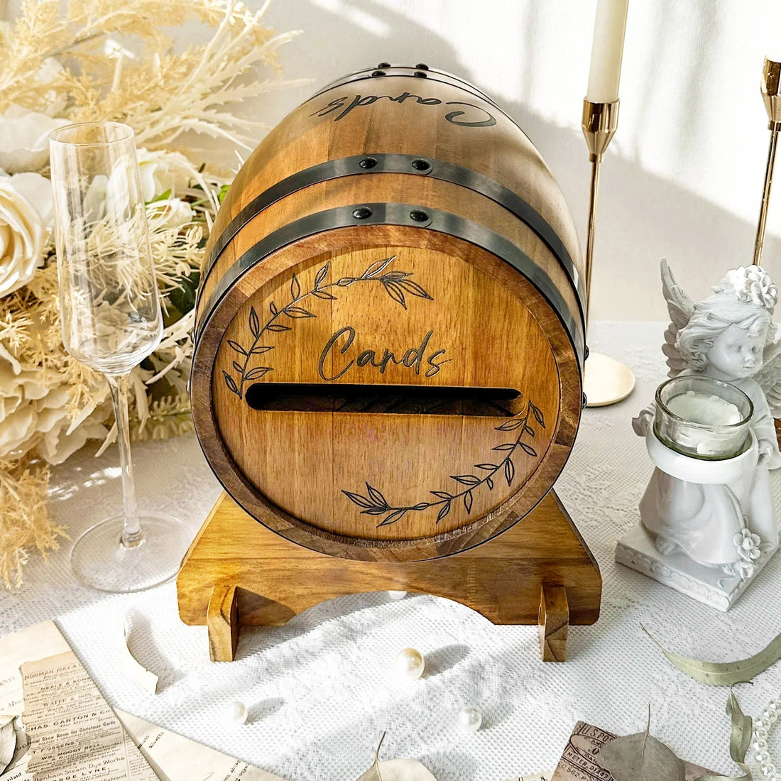 Décoration de mariage champêtre : urne tonneau en bois