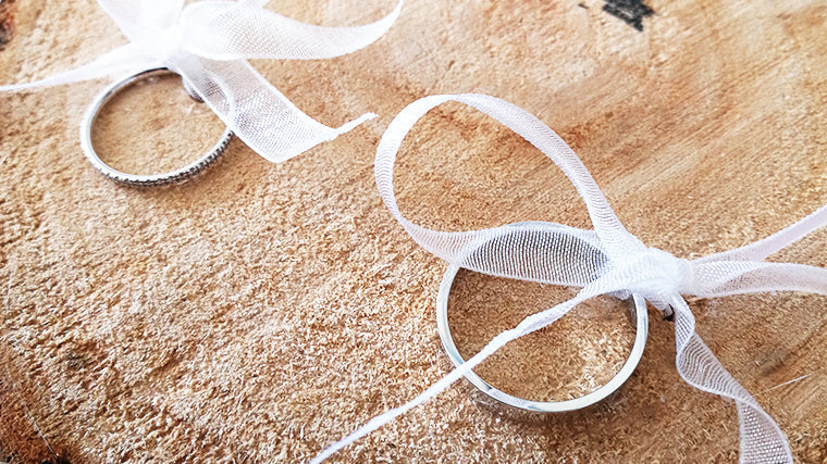 Comment choisir un porte alliance original pour son mariage