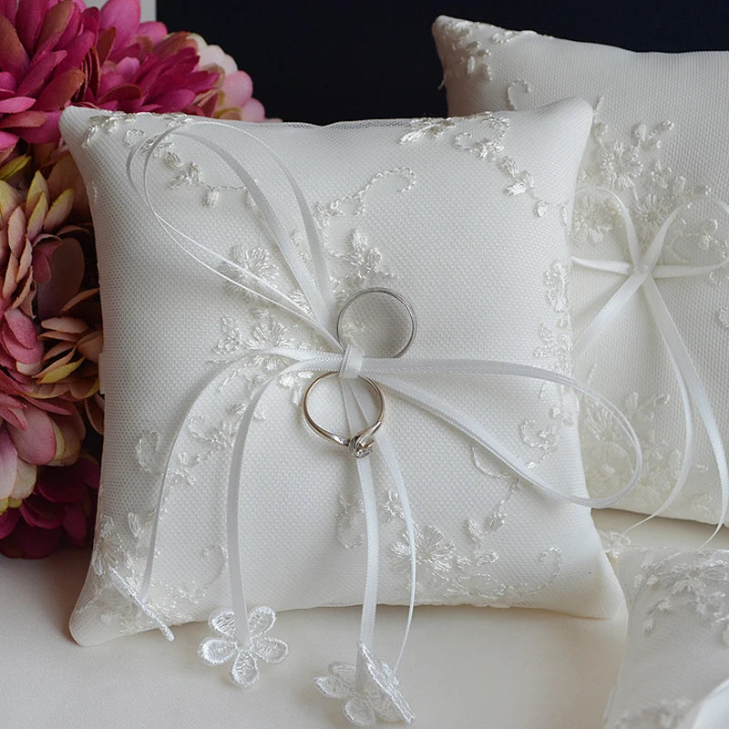 Coussin d'Alliance Dentelle et Broderie