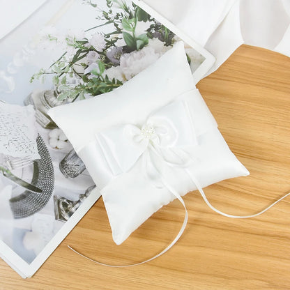 Coussin d'alliance dentelle blanche et nœud satin