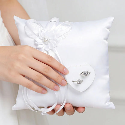 Coussin alliances blanc fleurs de camélia — vue 4