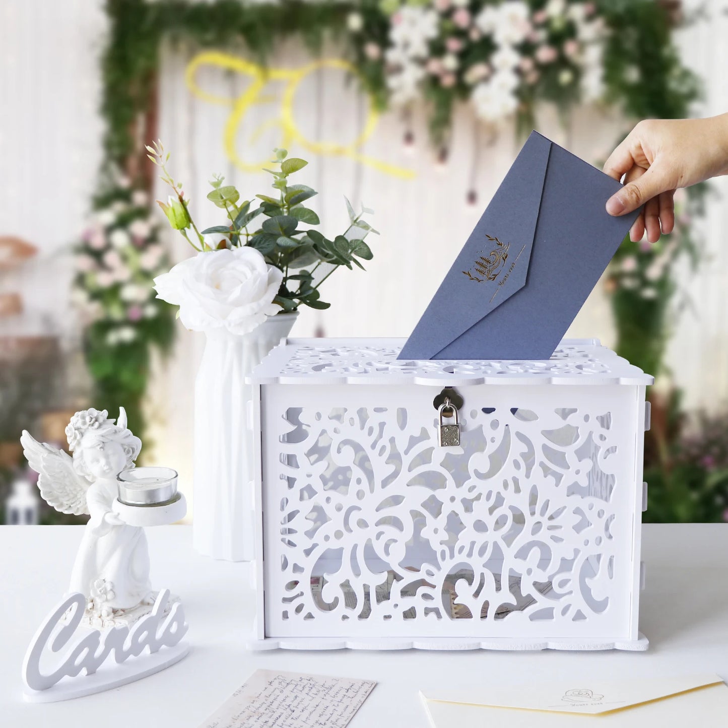 Urne mariage blanche ajourée avec cadenas