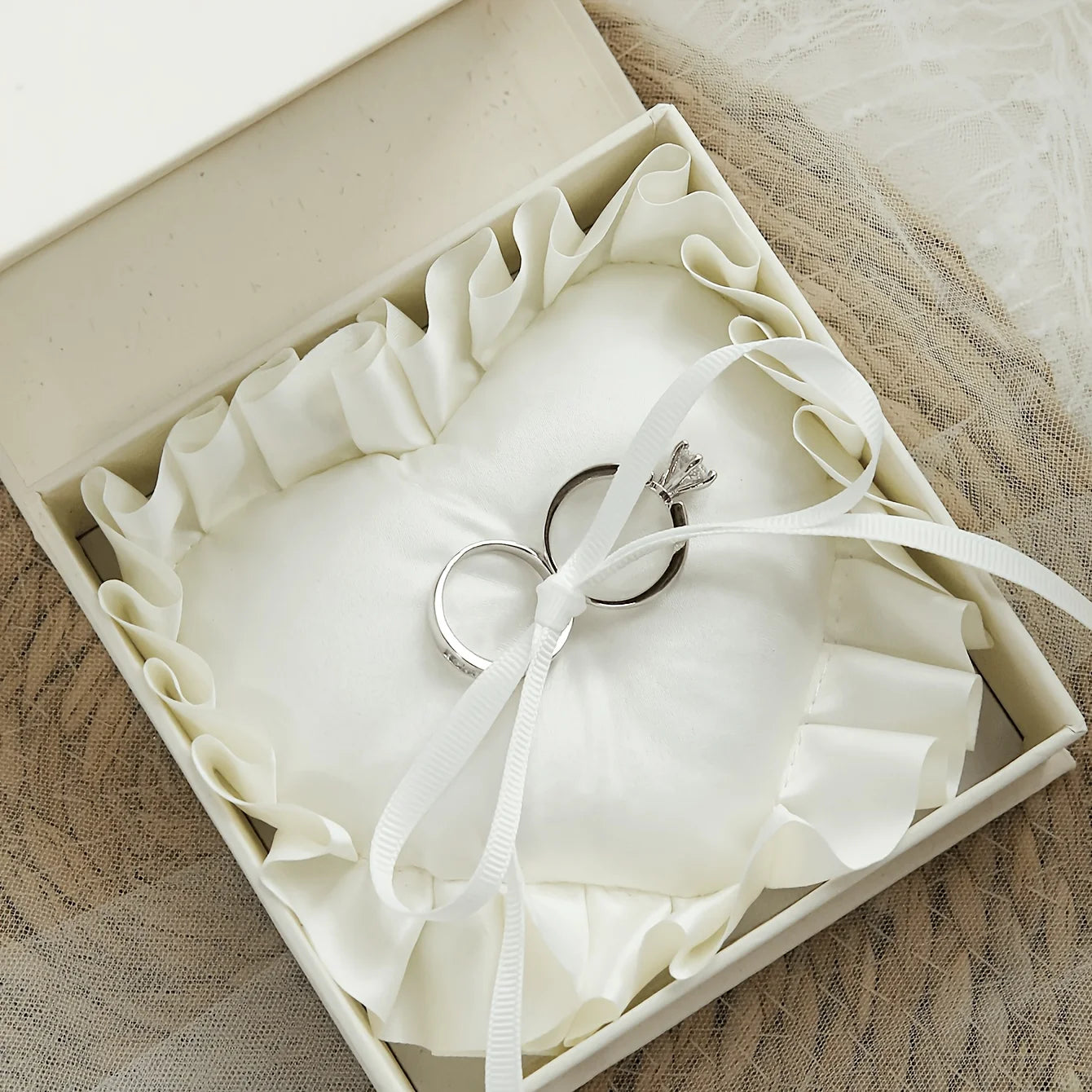 Coussin alliance cœur blanc tulle