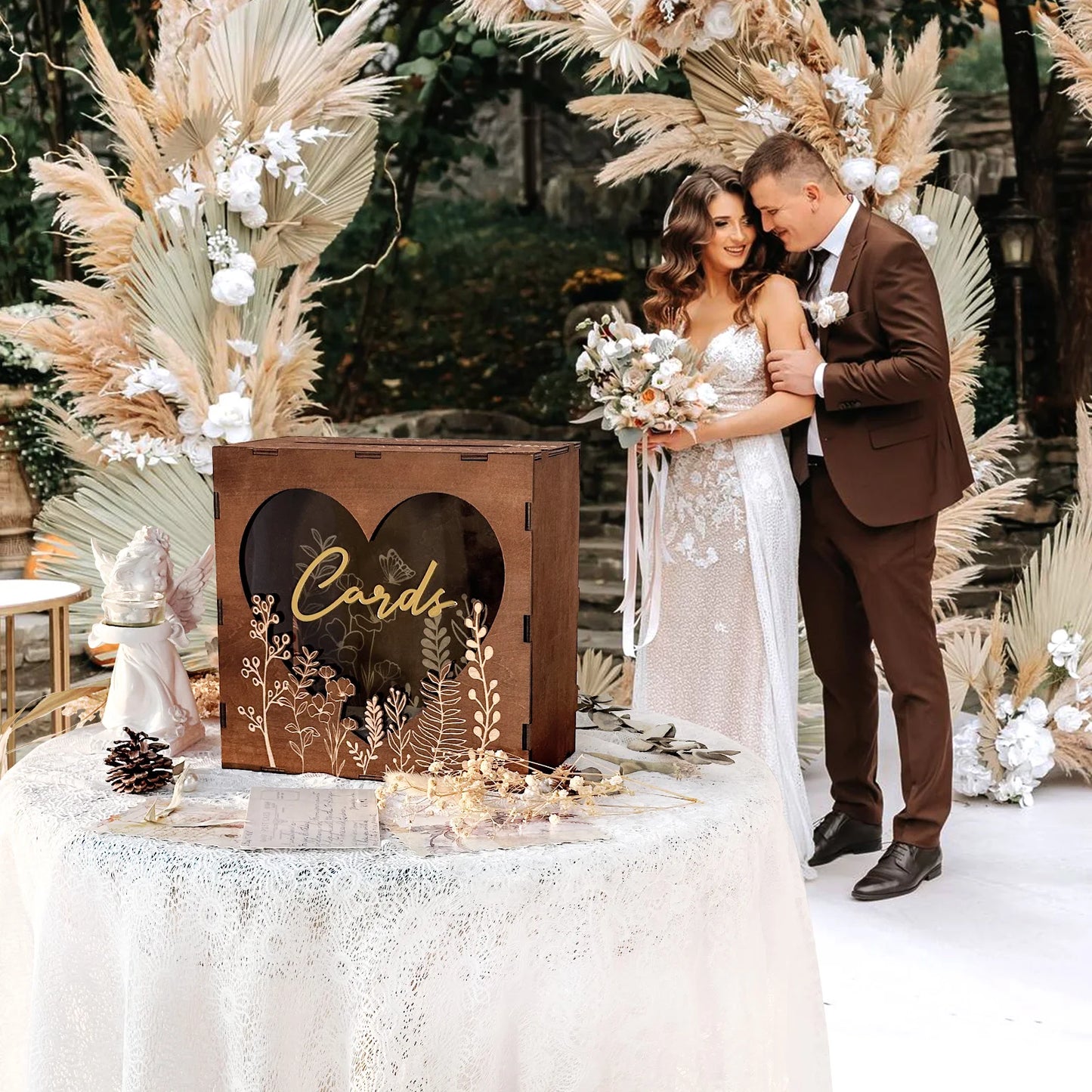 Urne mariage bois cœur et fleurs gravées