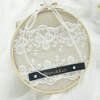 Coussin alliance monogramme doré tulle — Bleu nuit