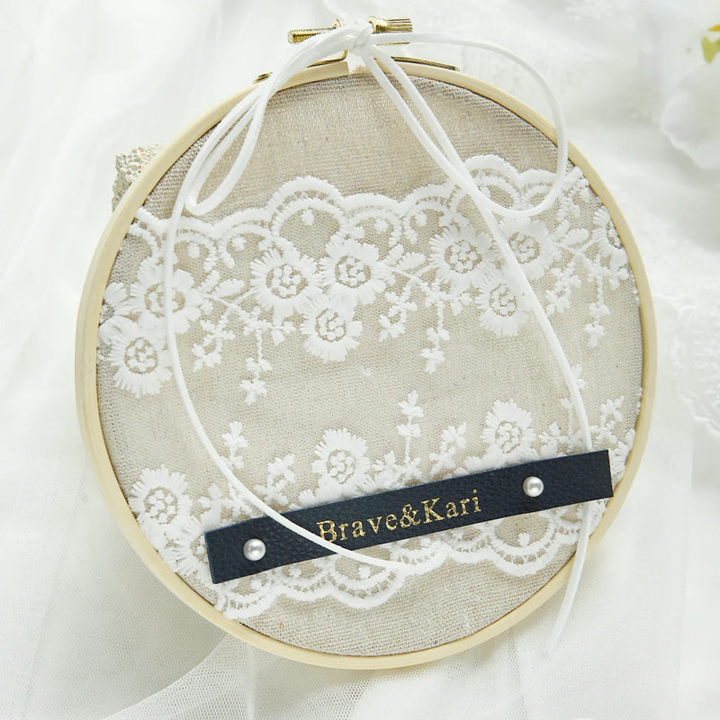 Coussin alliance monogramme doré tulle — Bleu nuit
