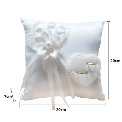 Coussin d'alliance mariage satin blanc cœur perlé