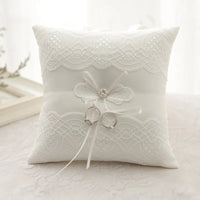 Coussin alliance poche brodée rubans