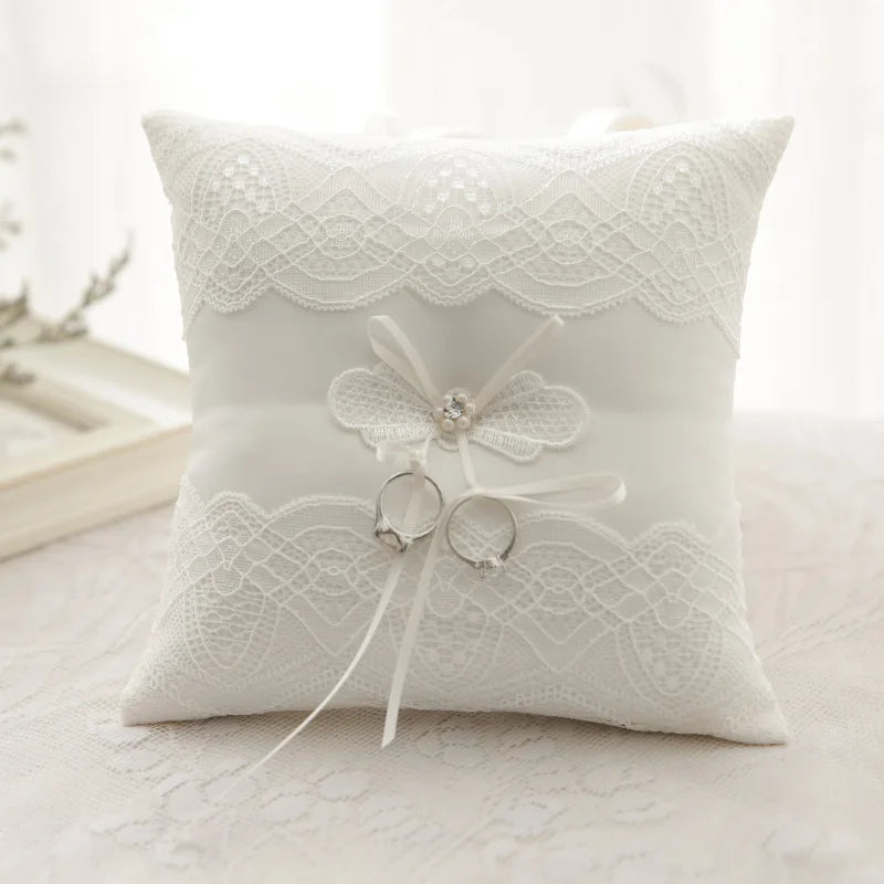 Coussin alliance poche brodée rubans