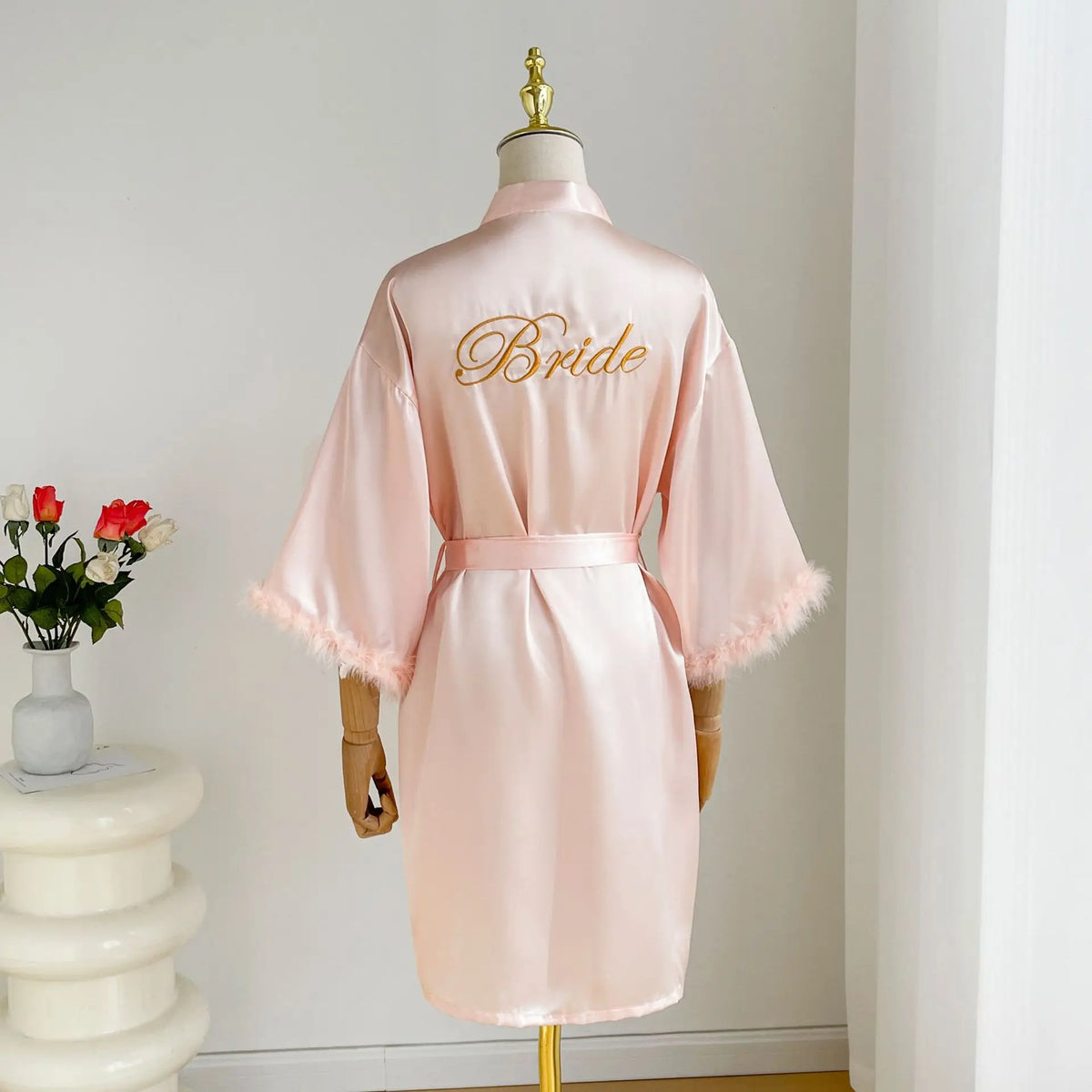 Kimono Mariée Satin Brodé à Plumes