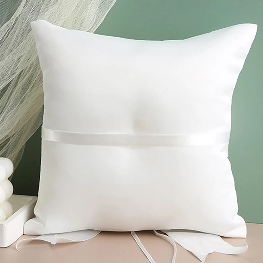 Coussin alliances satin blanc et panier — vue 5