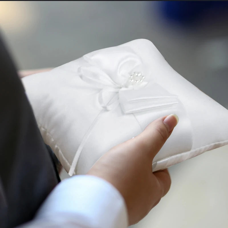 Coussin d'alliance dentelle blanche et nœud satin