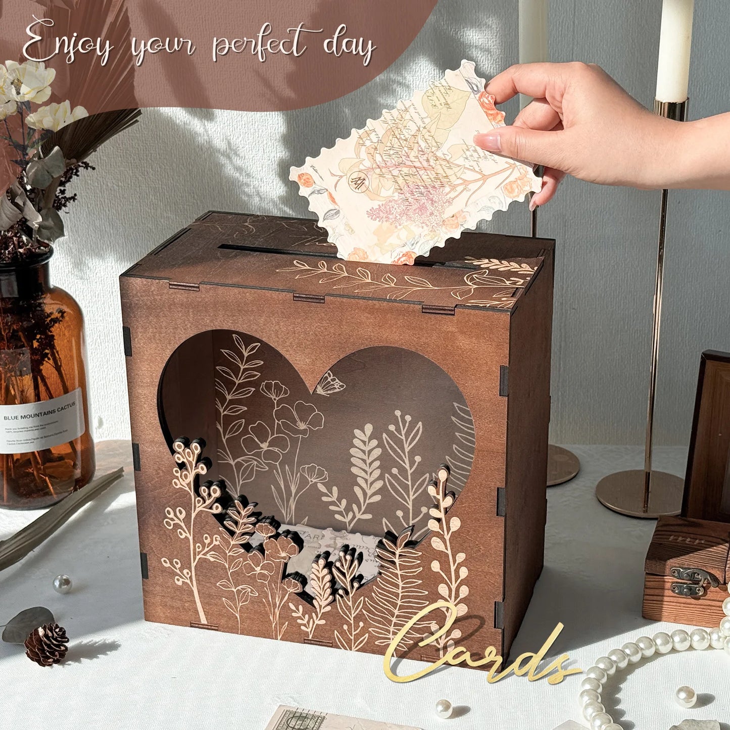 Urne mariage bois cœur et fleurs gravées