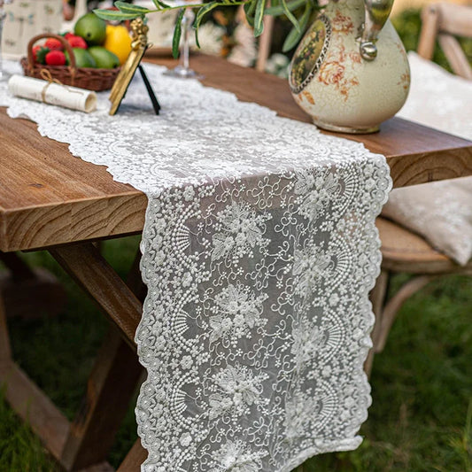 Chemin de Table Dentelle Brodé