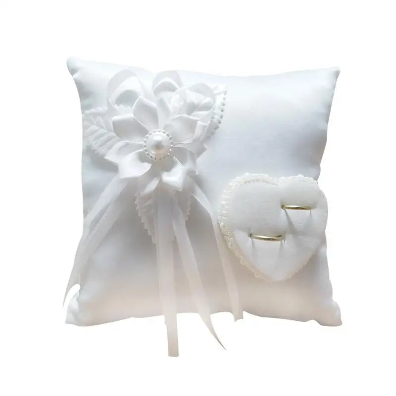 Coussin d'alliance mariage satin blanc cœur perlé