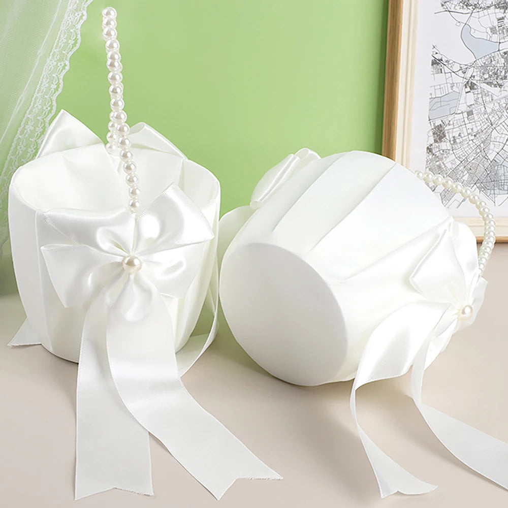 Coussin alliances satin blanc et panier — vue 2
