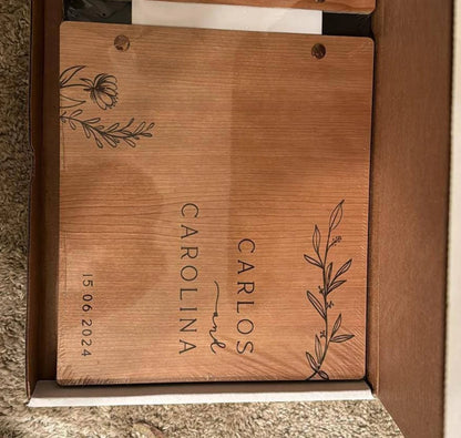 Livre d'or mariage bois gravé et personnalisé — vue 4