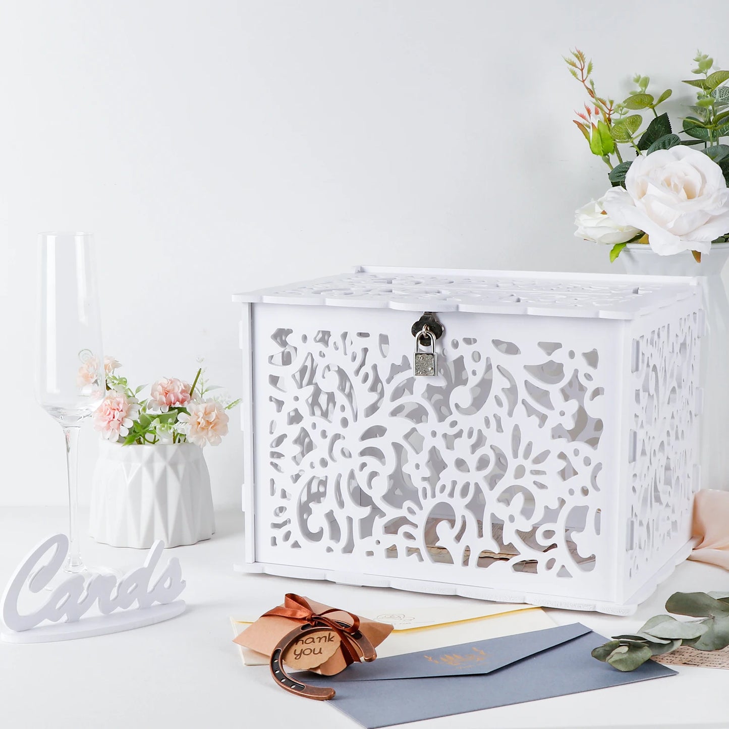 Urne mariage blanche ajourée avec cadenas