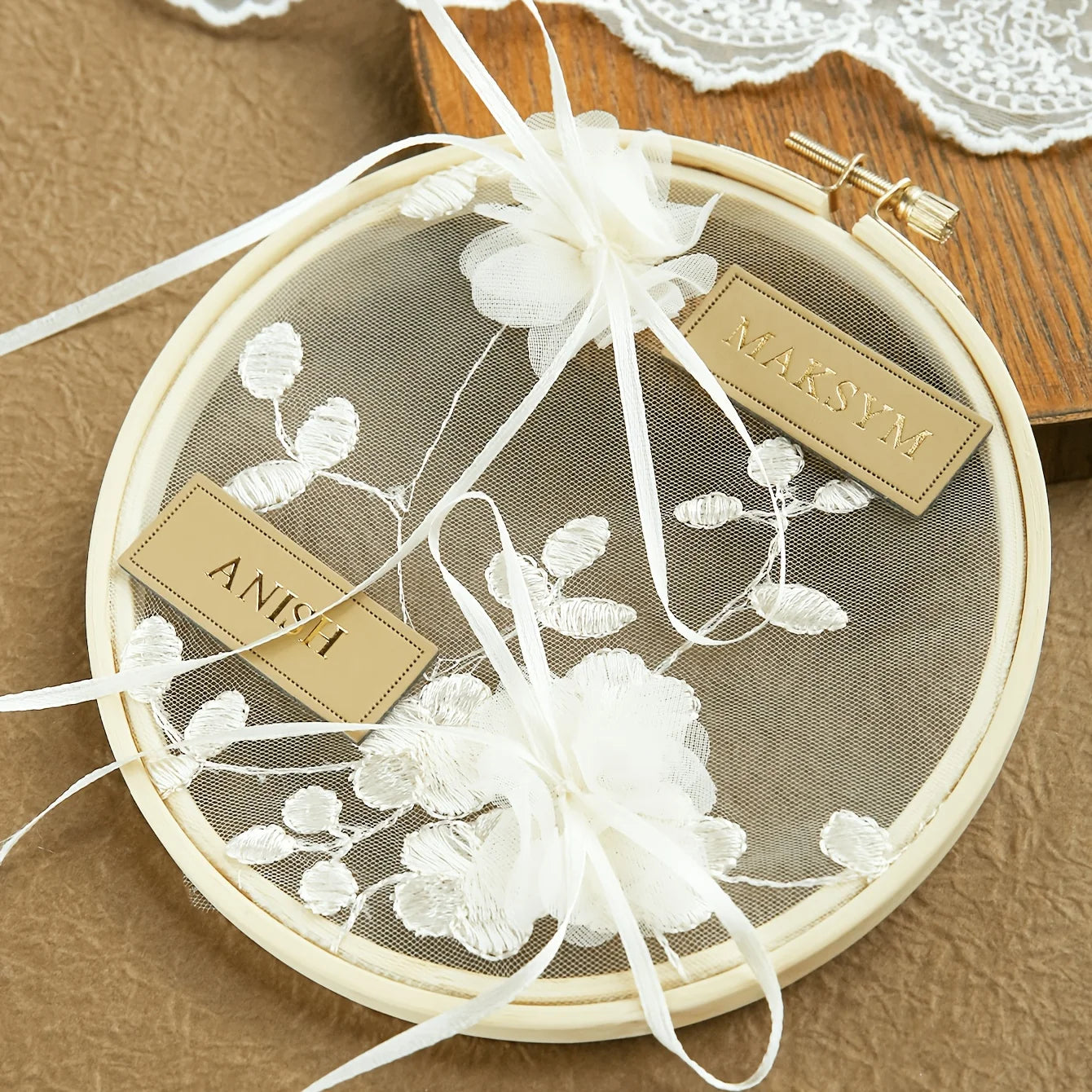 Coussin alliance rond dentelle et tulle