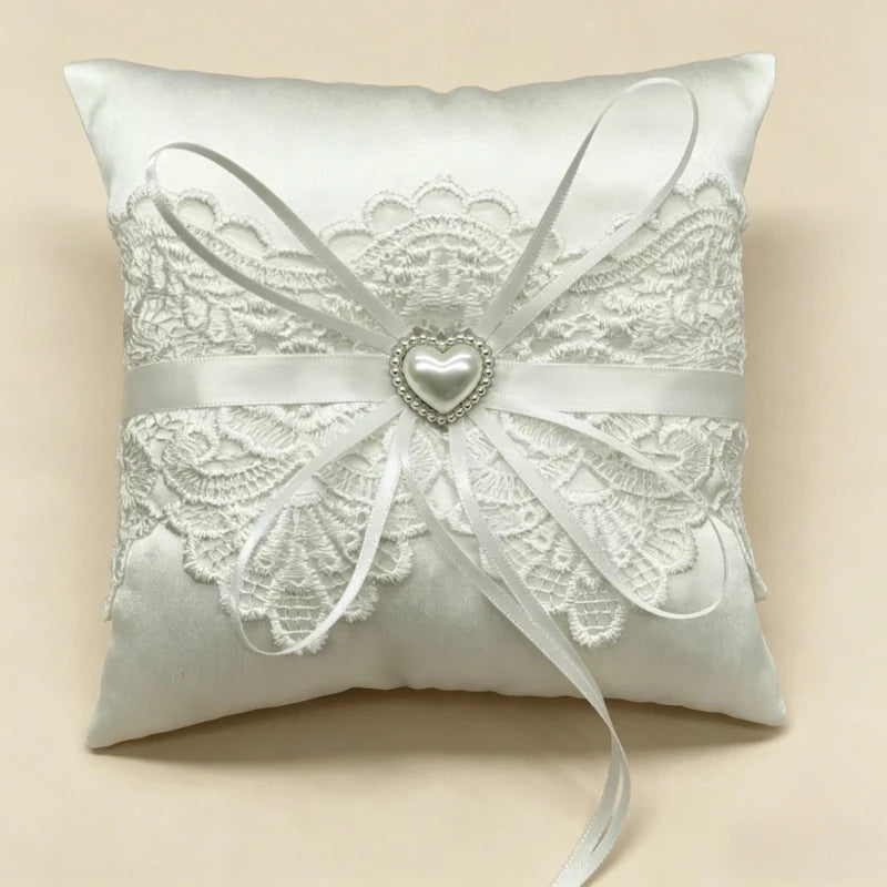 Coussin alliance blanc dentelle perles