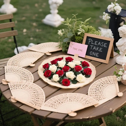 Éventail mariage bois ajouré invités