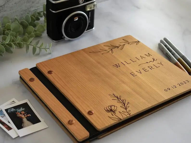 Livre d'or mariage bois gravé et personnalisé