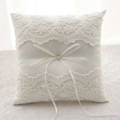 Coussin alliances dentelle et rubans satin