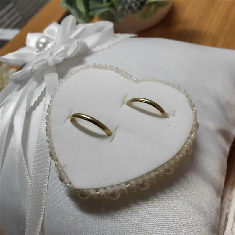 Coussin d'alliance mariage satin blanc cœur perlé