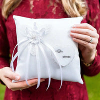 Coussin alliance satin blanc écrin cœur — vue 3