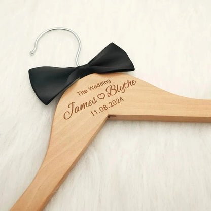 Cintre en Bois Personnalisé Mariage