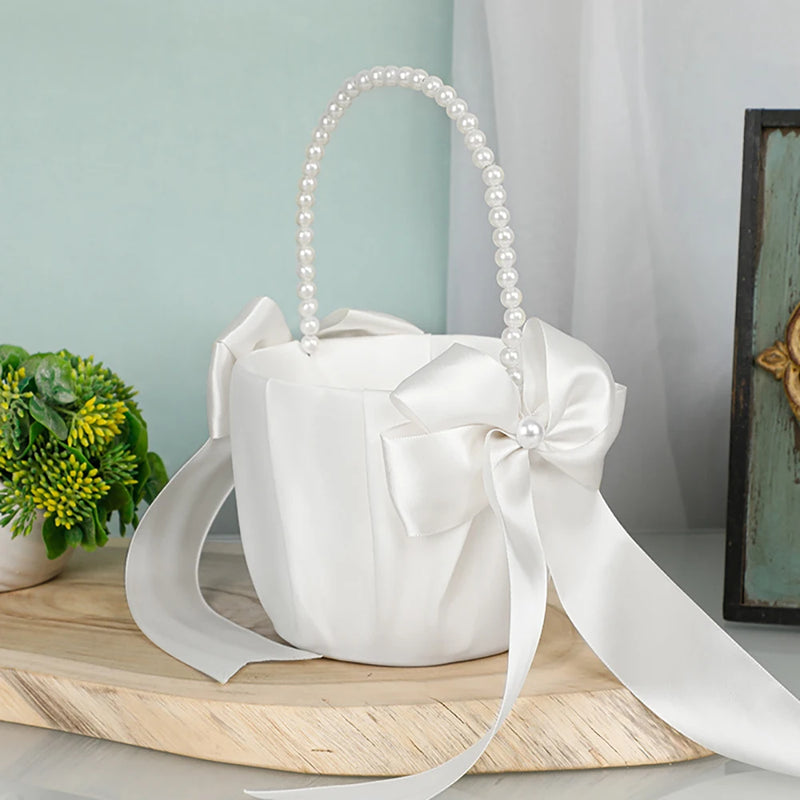 Coussin alliances satin blanc et panier — vue 8