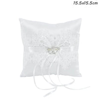 Coussin d'alliance dentelle blanche et nœud satin — 15,5 x 15,5 cm, dentelle et cœur strass