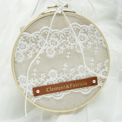 Coussin alliance monogramme doré tulle