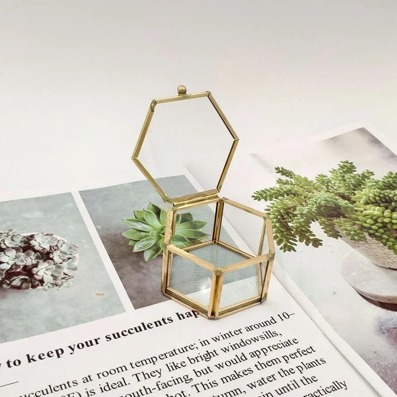 Boîte alliance verre hexagonale dorée — vue 3