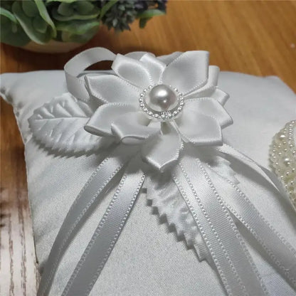 Coussin d'alliance mariage satin blanc cœur perlé