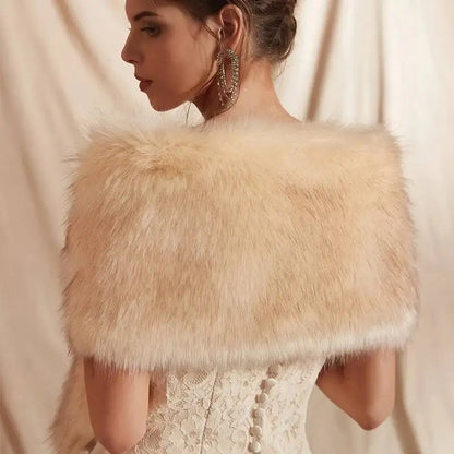 Étole mariée longue en fausse fourrure