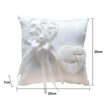 Coussin d'alliance mariage satin blanc cœur perlé