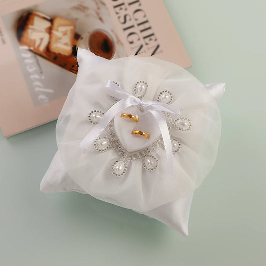 Bohemian Wedding Ring  Pillow  ，Artistic Touch for Free-Spirited Couples，Perfect for Outdoor Spring Weddings