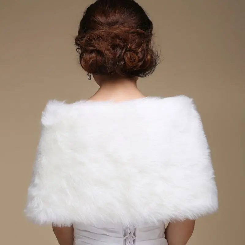 Étole mariée fourrure blanche perles