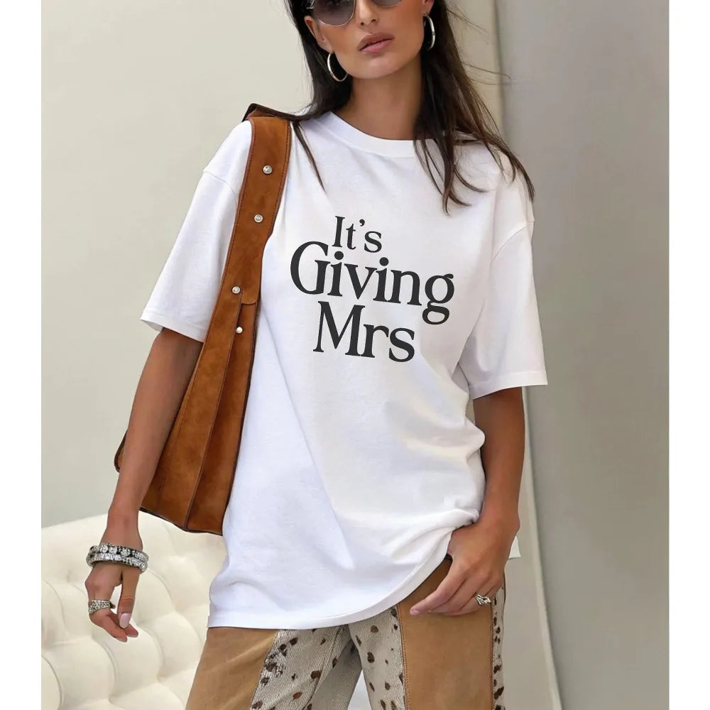 T-shirt EVJF It's Giving Mrs