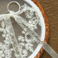 Porte alliance blanc perles et fleurs