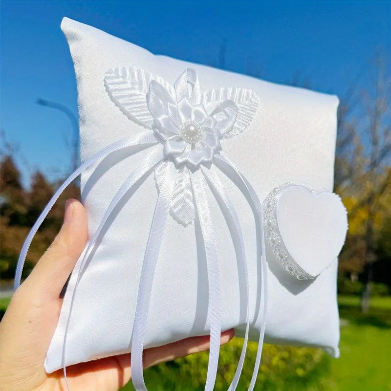 Coussin alliance satin blanc écrin cœur — vue 2