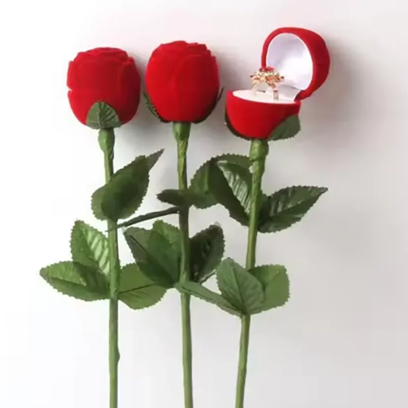 Boîte bague rose velours rouge — vue 3
